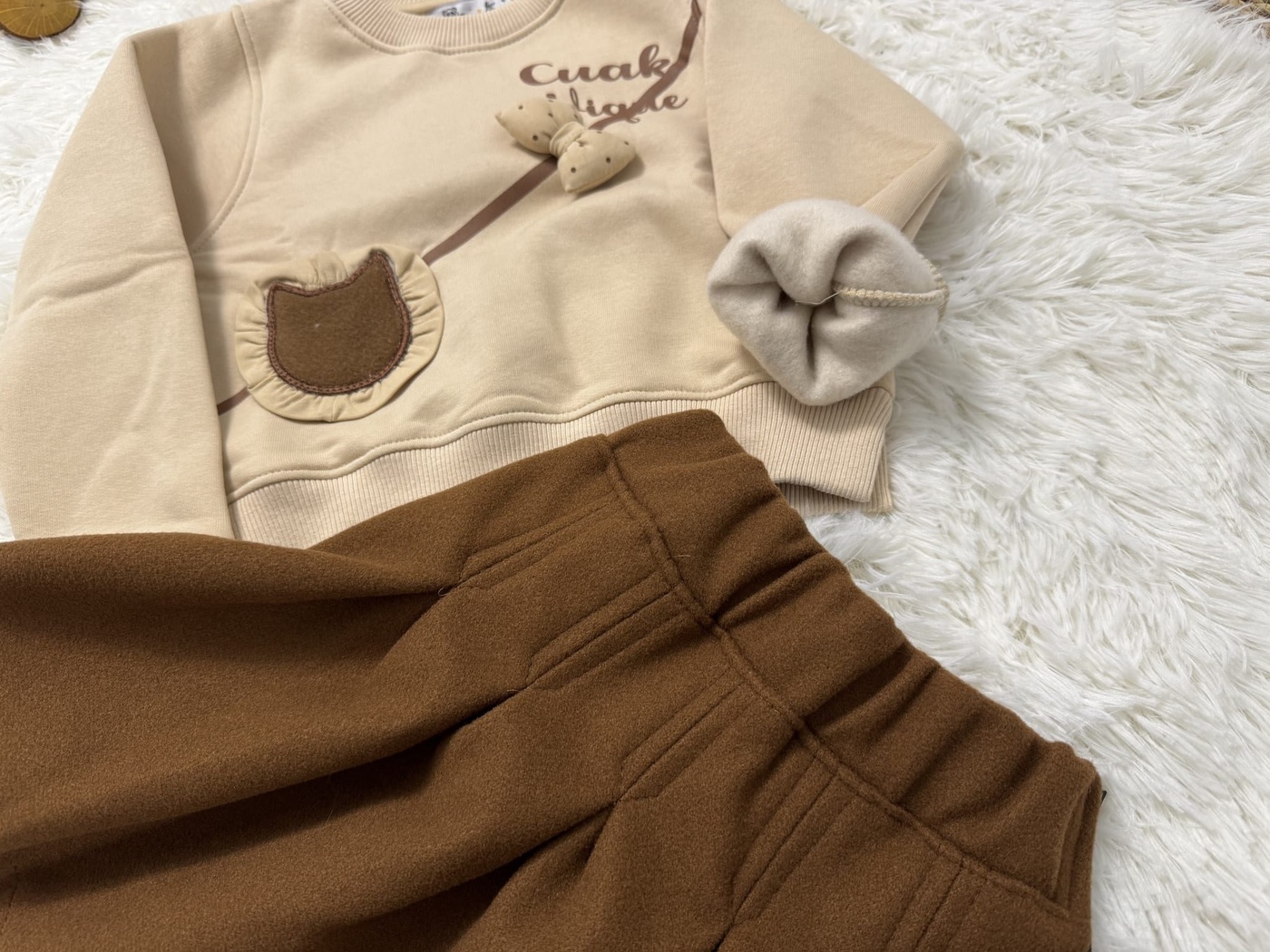Bear Bag Sweatshirt Set Beige - Girl (Brown Pleated Skirt)