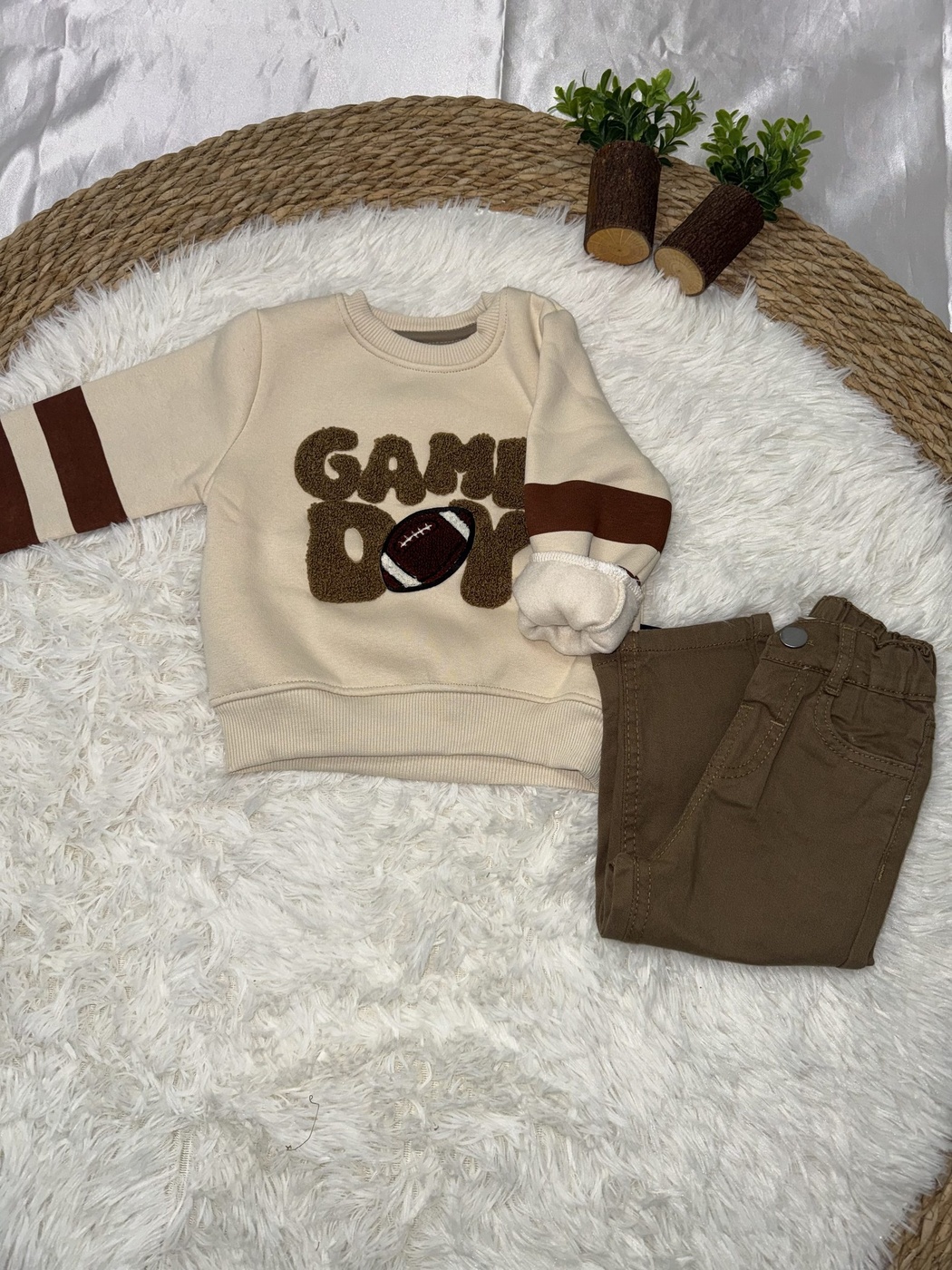 Game Day Football Set Beige - Boy (Brown Jeans)