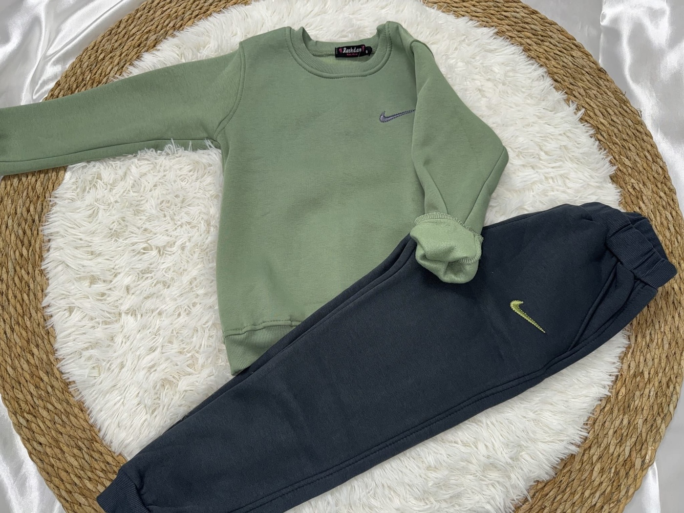 Minimalist Sport Set Olive Green - Boy (Dark Grey Pants)