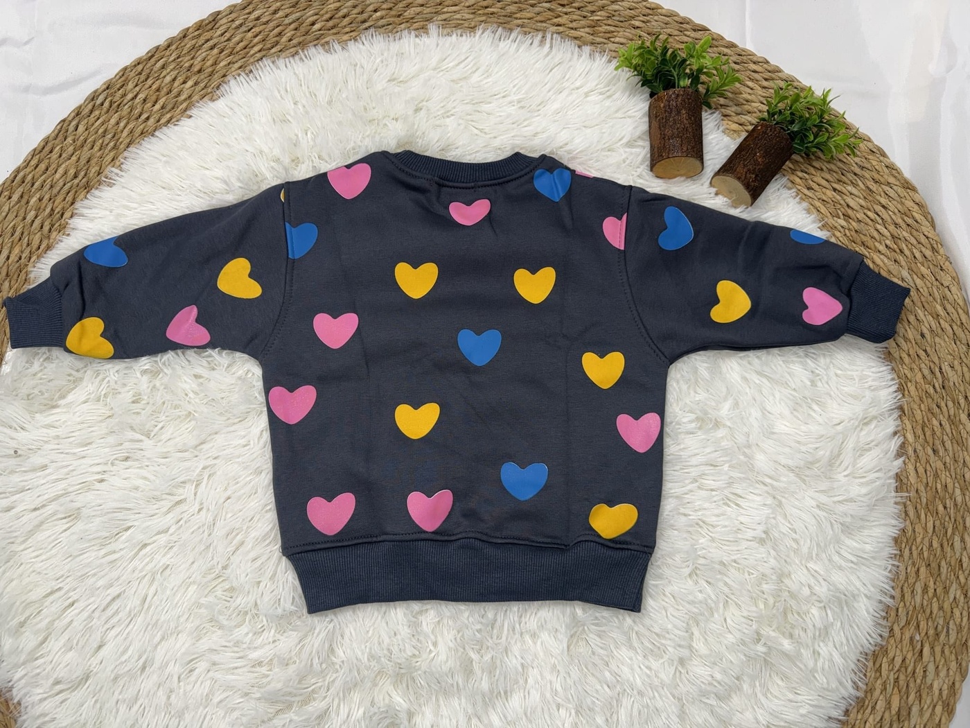 Daisy Duck Sweatshirt Dark Grey - Girl (Hearts Pattern)