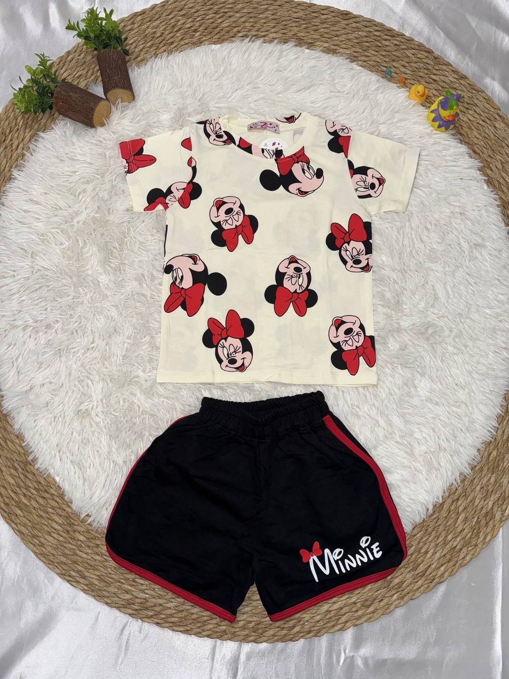 Minnie Mouse Cream Set - Girl (Black Shorts)