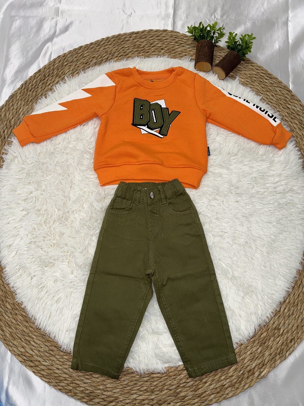 Make Noise Lightning Set Orange - Boy (Olive Green Jeans)